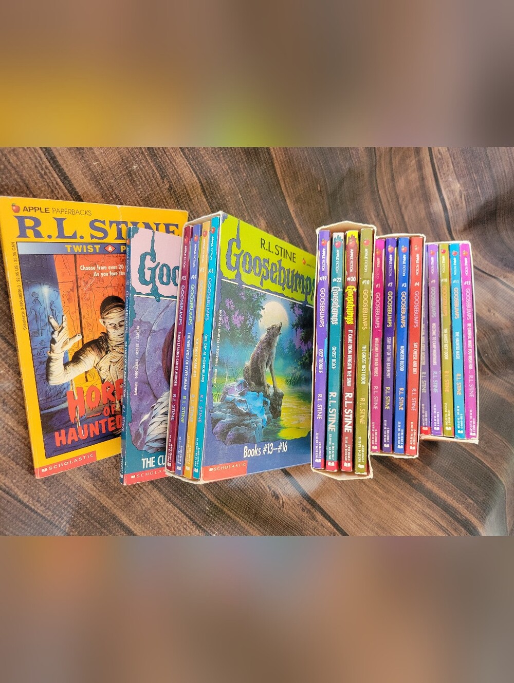 Huge Lot Of Vintage RL STINE GOOSEBUMPS Books! 90's Kid Nostalgia - Picture 12 of 15